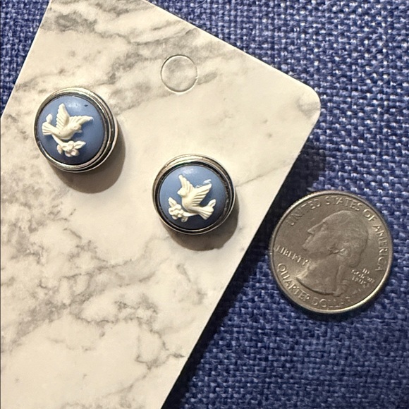Vintage 1983 Avon Jasperware Post Stud Earrings Blue & White - Picture 4 of 4